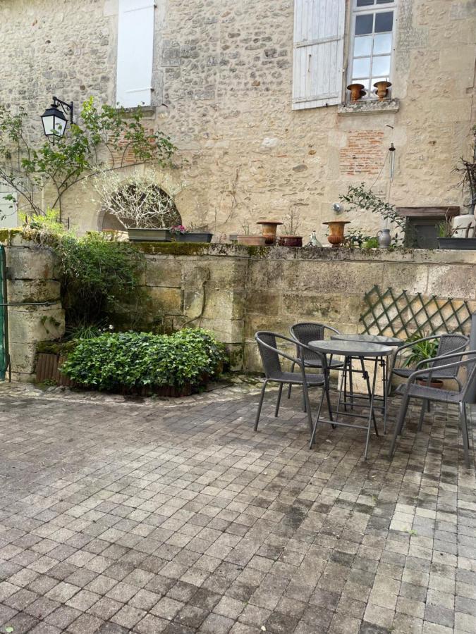 Auberge Du Boisne Villebois-Lavalette Zewnętrze zdjęcie