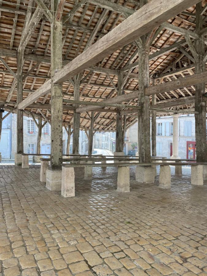 Auberge Du Boisne Villebois-Lavalette Zewnętrze zdjęcie